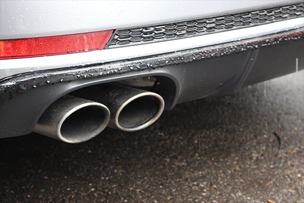 Dual exhaust tail pipes up close